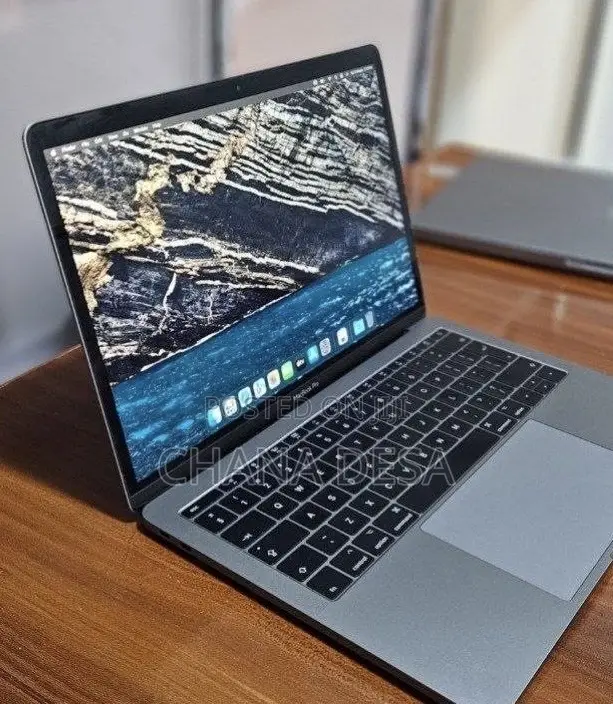 New Laptop Apple MacBook Pro 2017 8GB Intel Core i5 SSD 256GB