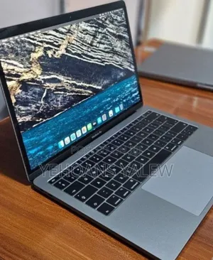 New Laptop Apple MacBook Pro 2017 8GB Intel Core i5 SSD 256GB