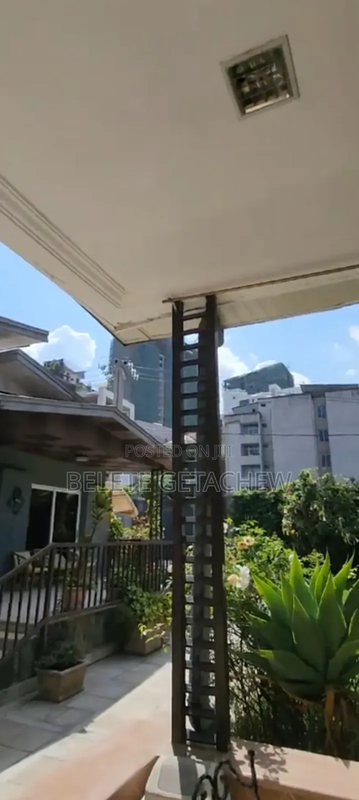 5bdrm House in Bole, Villa House for sale