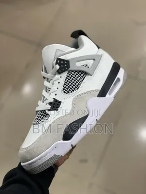 Air Jordan 4 Retro "Military Black" Edition