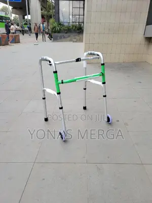 ዮናስ Walker አስመጪ እና አከፋፋይ=呂anirehab Walker With Two Front Wheels