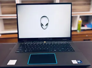 New Laptop Alienware M16 R2 16GB Intel Core Ultra 9 SSD 1T