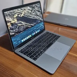 New Laptop Apple MacBook Pro 2017 8GB Intel Core i5 SSD 256GB