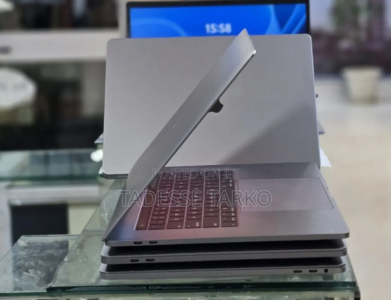 New Laptop Apple MacBook Pro 2017 16GB Intel Core i7 SSD 512GB