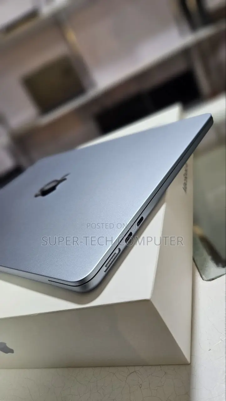 New Laptop Apple MacBook Air 2025 M4 13-inch 16GB Apple M4 SSD 256GB