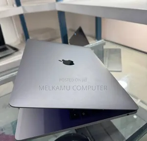New Laptop Apple MacBook Pro 2017 8GB Intel Core i5 SSD 512GB