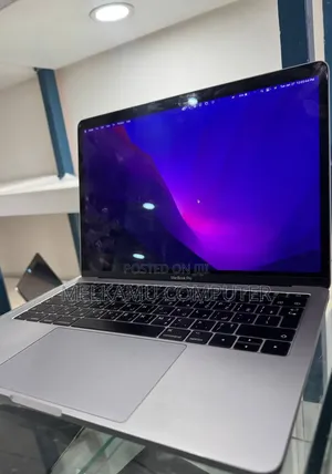 New Laptop Apple MacBook Pro 2017 8GB Intel Core i5 SSD 512GB