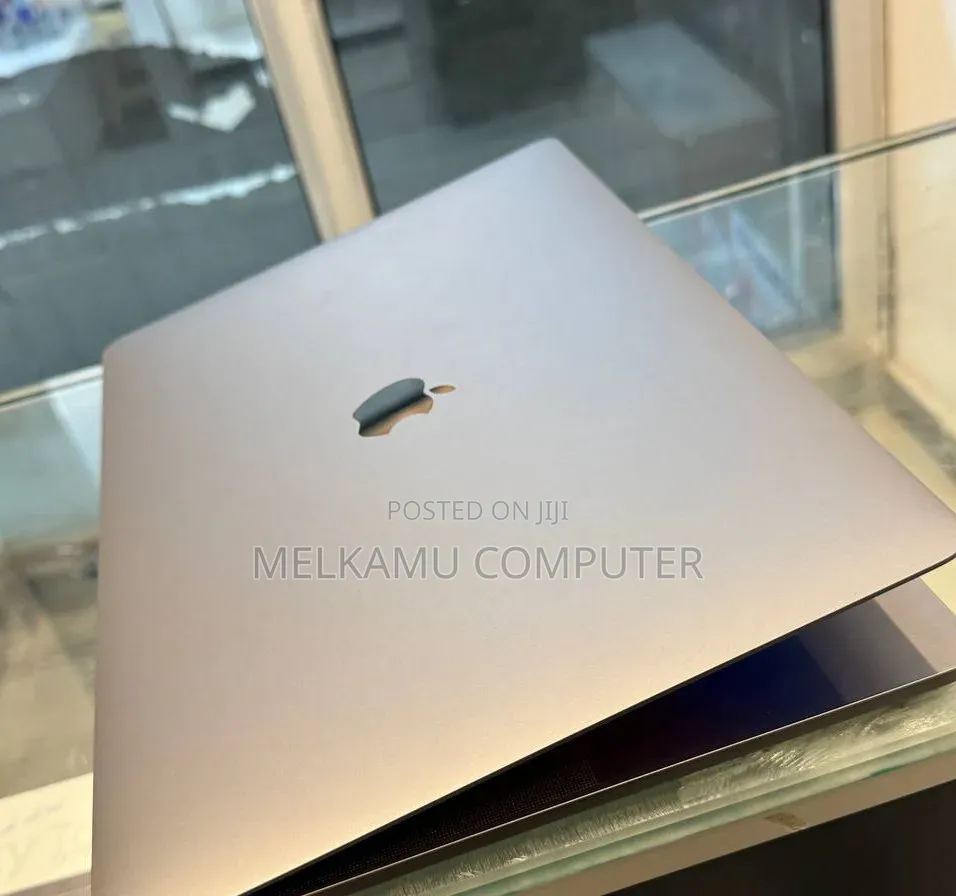New Laptop Apple MacBook Pro 2016 16GB Intel Core i7 SSD 256GB