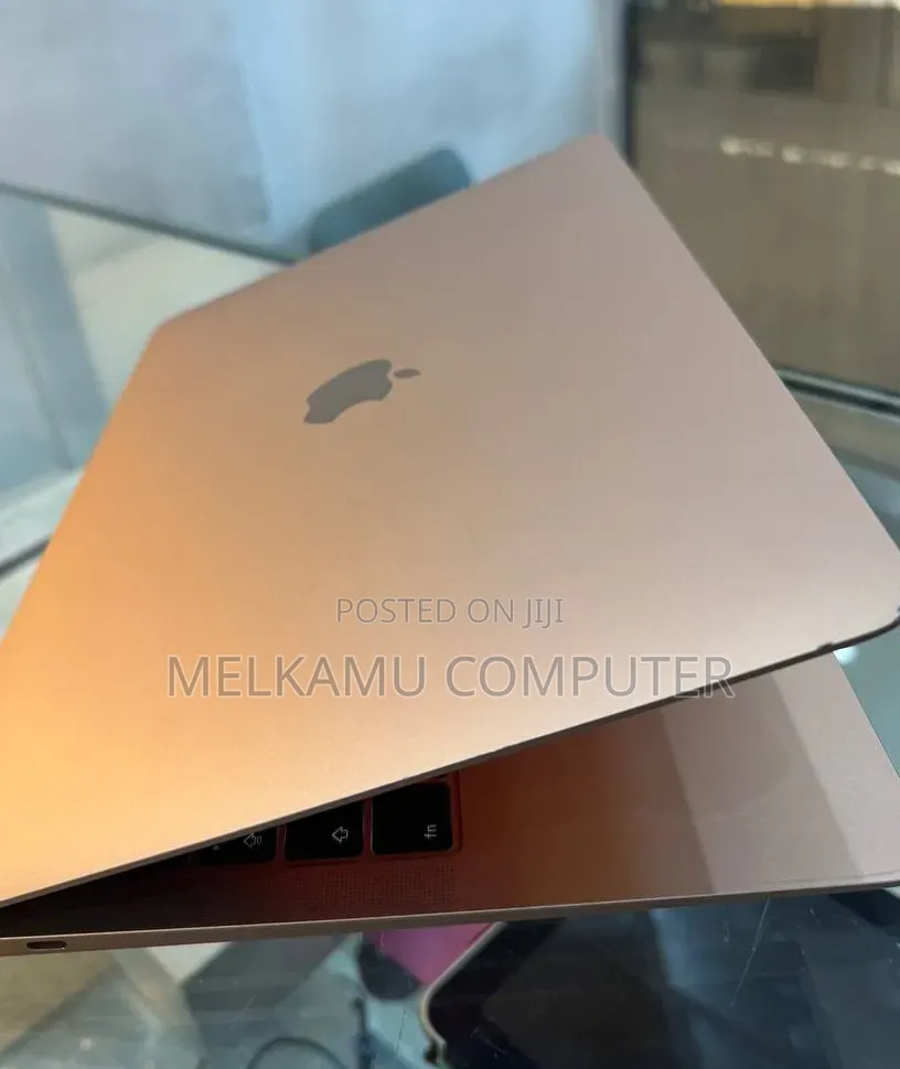 New Laptop Apple MacBook Pro 2019 8GB Intel Core i5 SSD 256GB