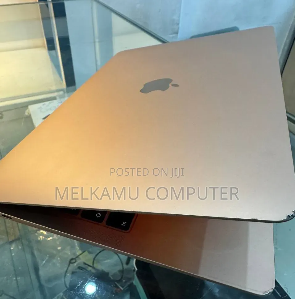 New Laptop Apple MacBook Pro 2019 8GB Intel Core i5 SSD 256GB