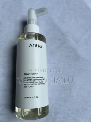Anua Heartleaf Pore Control Cleansing Oil.