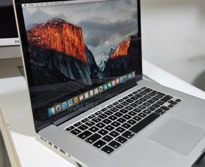 New Laptop Apple MacBook Pro 16GB Intel Core i7 SSD 256GB