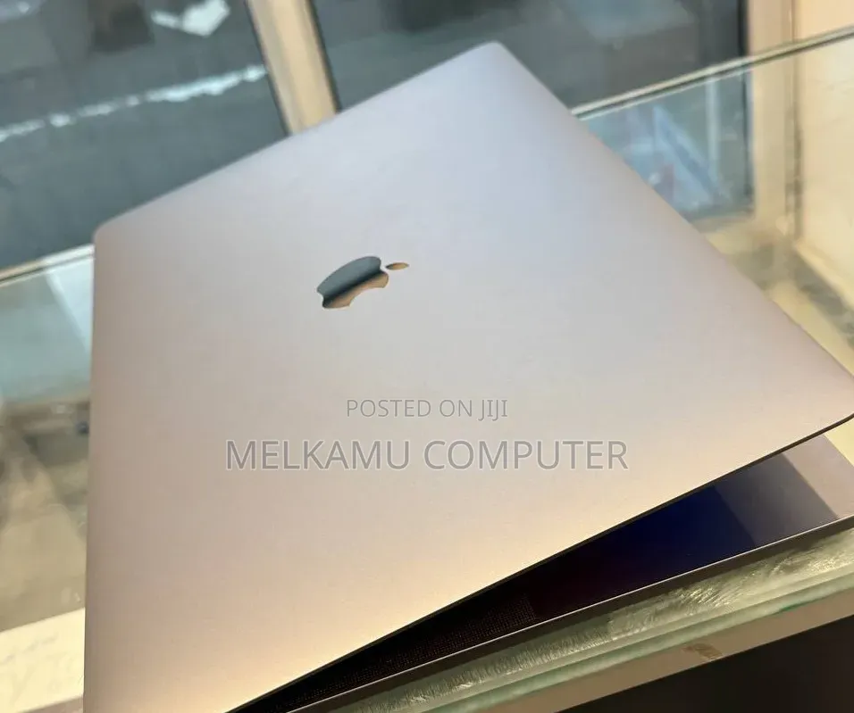 New Laptop Apple MacBook Pro 2016 16GB AMD Ryzen 7 SSD 256GB