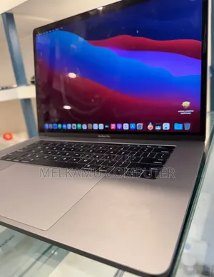 New Laptop Apple MacBook Pro 2016 16GB AMD Ryzen 7 SSD 256GB