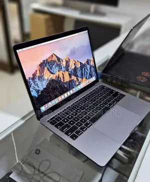 New Laptop Apple MacBook Pro 2017 8GB Intel Core i5 SSD 256GB