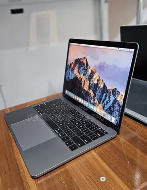 New Laptop Apple MacBook Pro 2017 8GB Intel Core i5 SSD 256GB