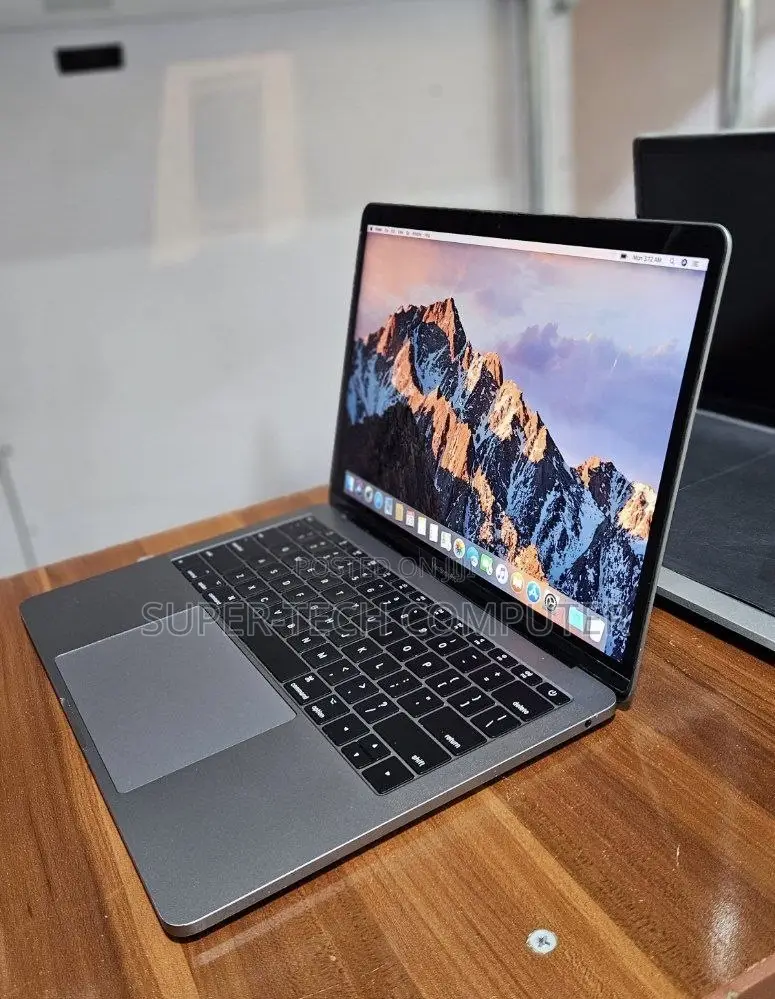 New Laptop Apple MacBook Pro 2017 8GB Intel Core i5 SSD 256GB