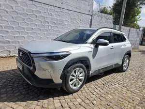 Toyota Corolla Cross Hybrid 2023 Silver