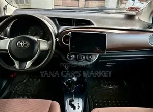 Toyota Yaris 2012 Silver