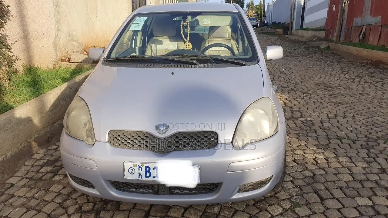 Toyota Vitz 2004 Silver