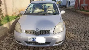 Toyota Vitz 2004 Silver