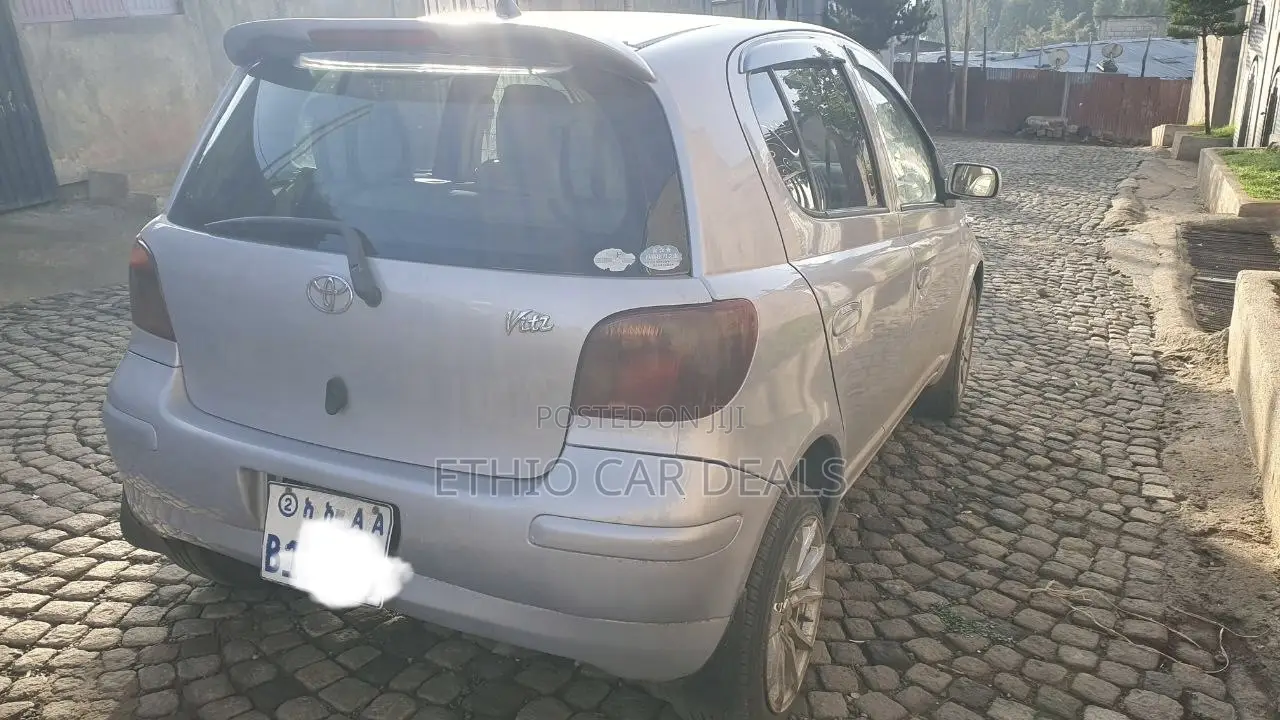 Toyota Vitz 2004 Silver