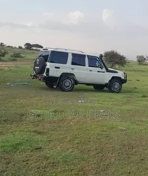 Toyota Land Cruiser 2012 White