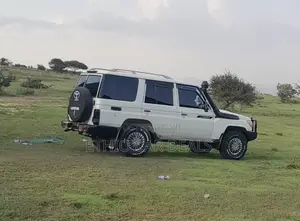 Toyota Land Cruiser 2012 White