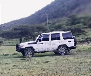 Toyota Land Cruiser 2012 White