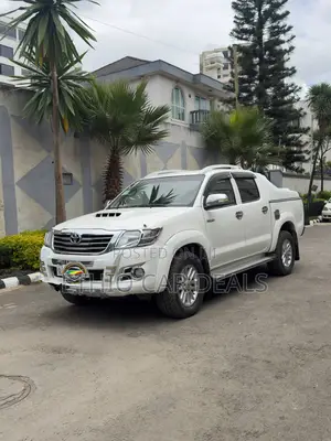 Toyota Hilux 2013 White