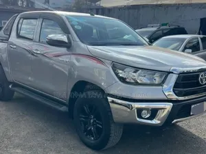 Toyota Hilux 2022 Silver