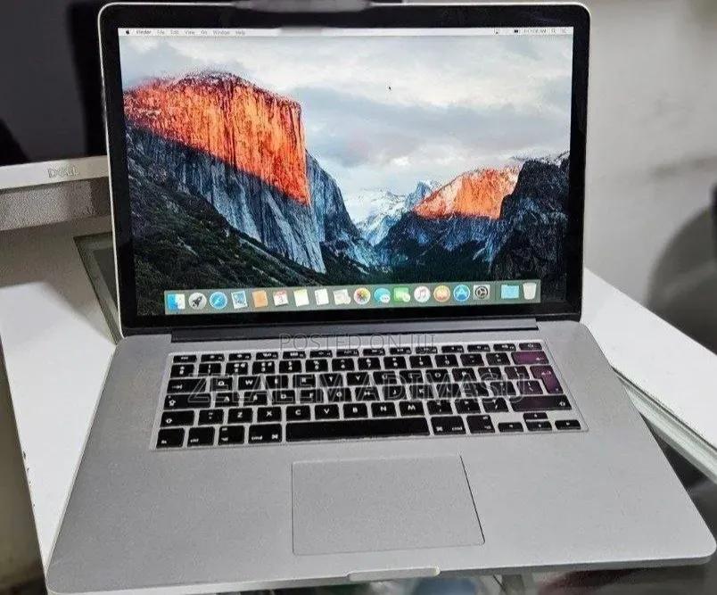 New Laptop Apple MacBook Pro 2015 16GB Intel Core i7 SSD 256GB