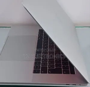 New Laptop Apple MacBook Pro 2017 16GB Intel Core i7 SSD 1T