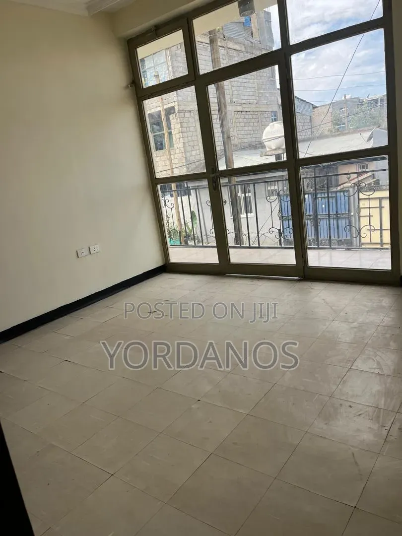 5bdrm House in Bole for sale