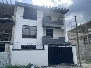 8bdrm House in Akaky Kaliti for sale
