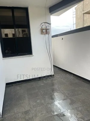 8bdrm House in Akaky Kaliti for sale