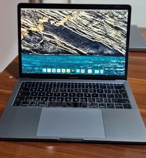 New Laptop Apple MacBook Pro 2017 8GB Intel Core i5 SSD 256GB