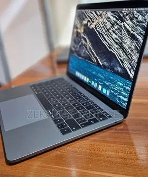 New Laptop Apple MacBook Pro 2017 8GB Intel Core i5 SSD 256GB