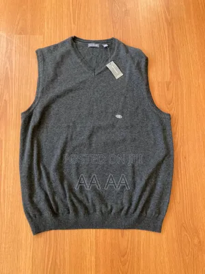 V-Neck [Size Large but Modelu Sefi] Came From Usa