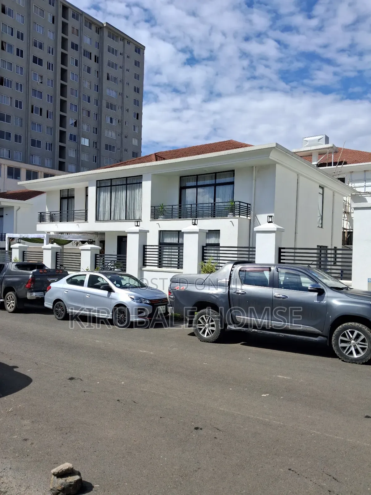 5bdrm Villa in Semit, Bole for rent