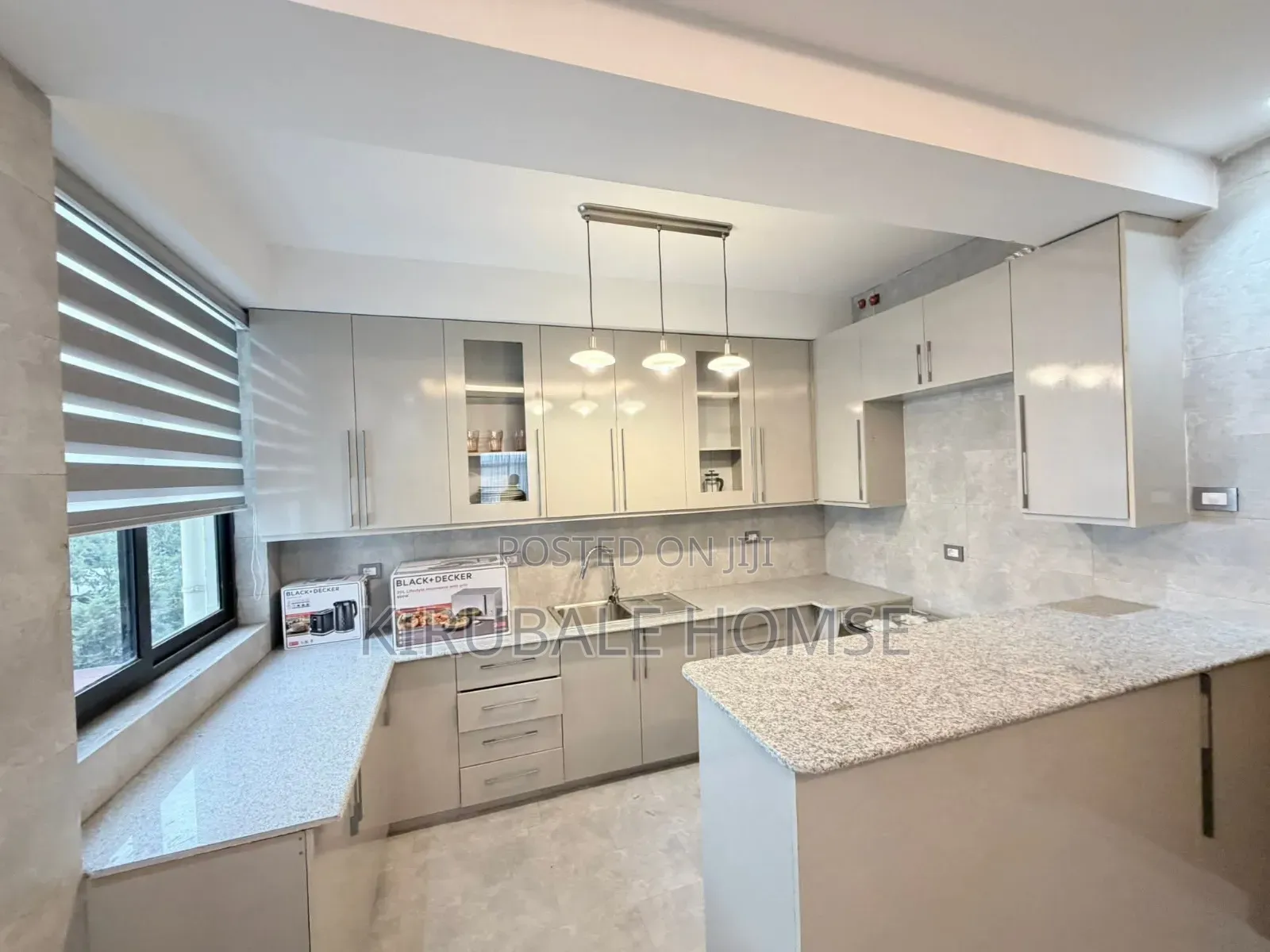 5bdrm Villa in Semit, Bole for rent