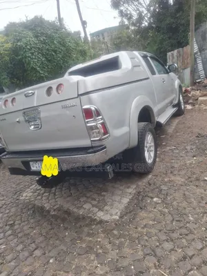 Toyota Hilux 2014 Gray