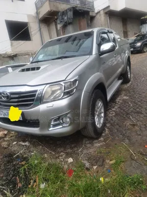 Toyota Hilux 2014 Gray