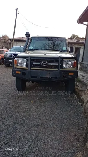 Toyota Land Cruiser 2021 Gold
