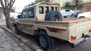 Toyota Land Cruiser 2021 Gold