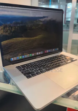 New Laptop Apple MacBook Pro 2017 16GB Intel Core i7 SSD 512GB