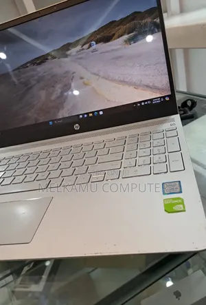 New Laptop HP Pavilion 15 8GB Intel Core i5 SSD 256GB