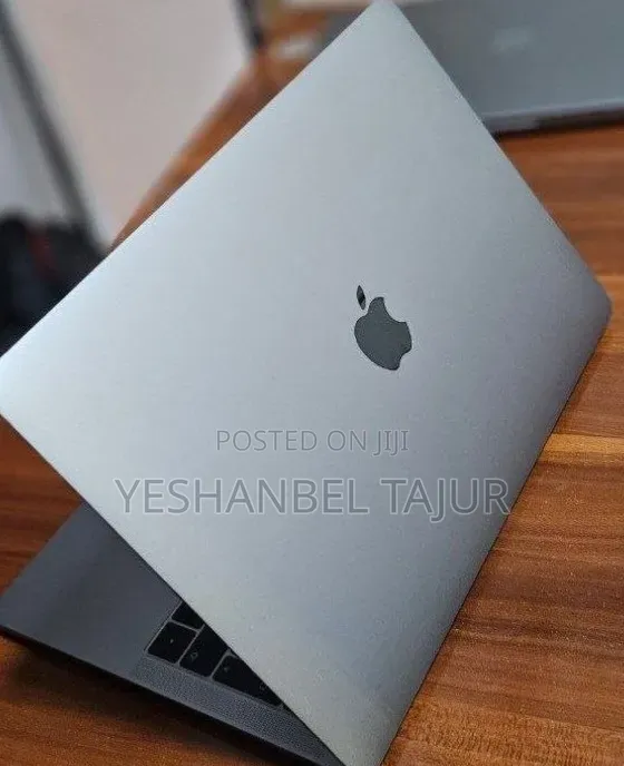 New Laptop Apple MacBook Pro 2017 8GB Intel Core i5 SSD 256GB