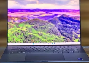 New Laptop Dell Precision 17 7720 16GB Intel Core i9 SSD 512GB