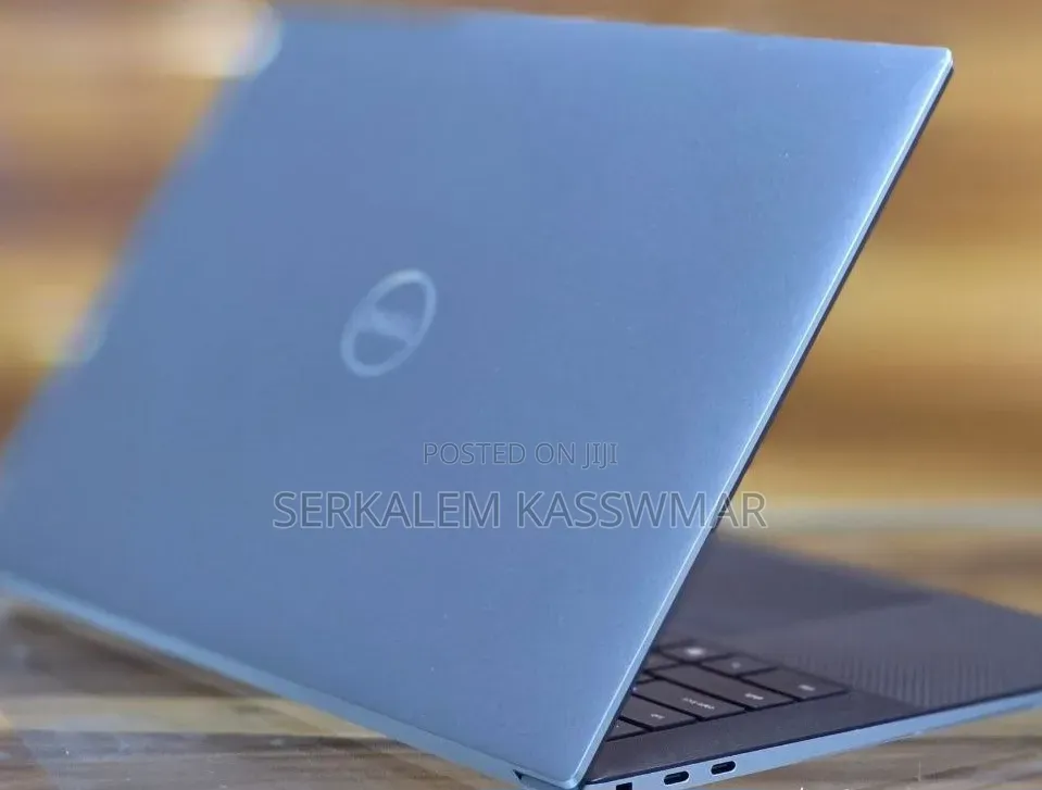 New Laptop Dell Precision 17 7720 16GB Intel Core i9 SSD 512GB